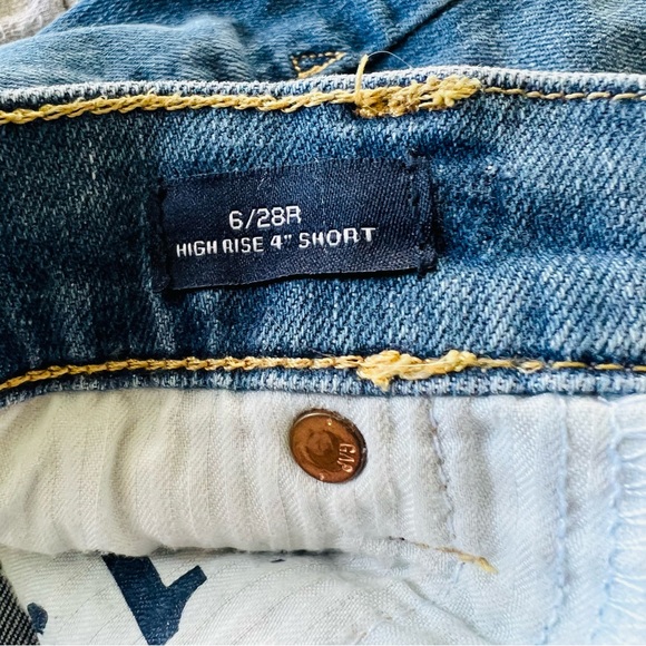 Gap High Rise 4 inch shorts size 28 /6 - Picture 4 of 7